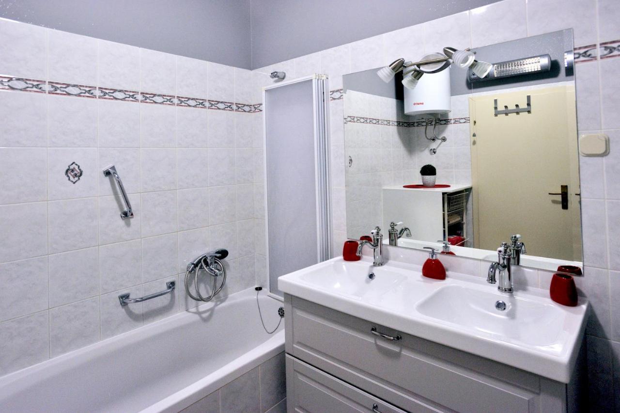 Apartment Vinja Porec - Privat Garden - Whirlpool Eksteriør bilde