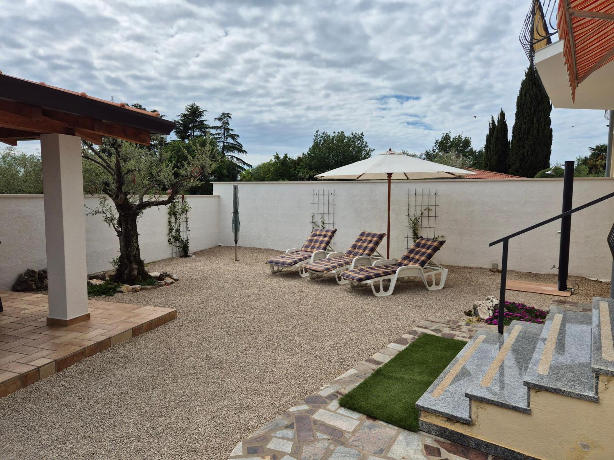 Apartment Vinja Porec - Privat Garden - Whirlpool Eksteriør bilde