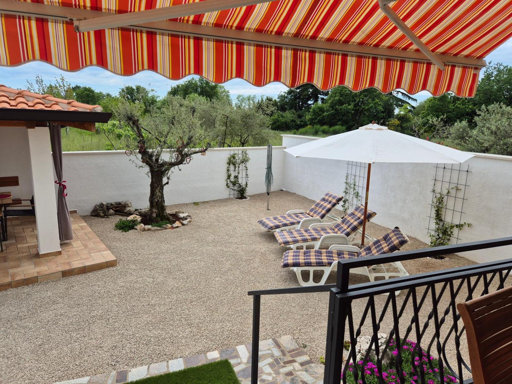 Apartment Vinja Porec - Privat Garden - Whirlpool Eksteriør bilde